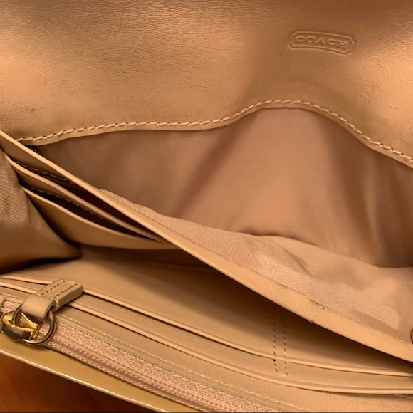Coach patent leather wallet in nude - Picture 6 of 14